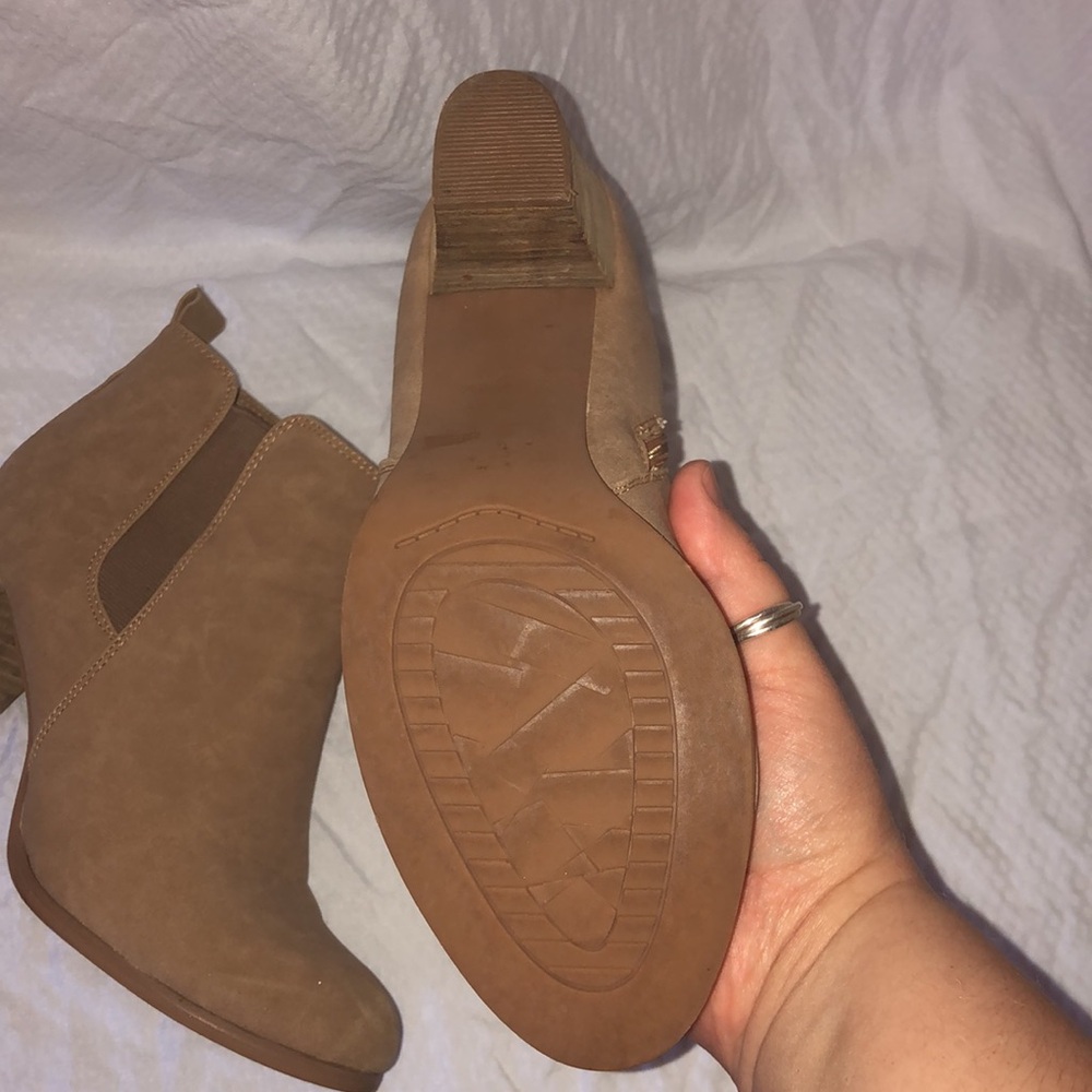 De Blossom Collection Comfort Woman’s Marlina-1 Size 9 Tan Heeled Suede Style - Picture 4 of 8
